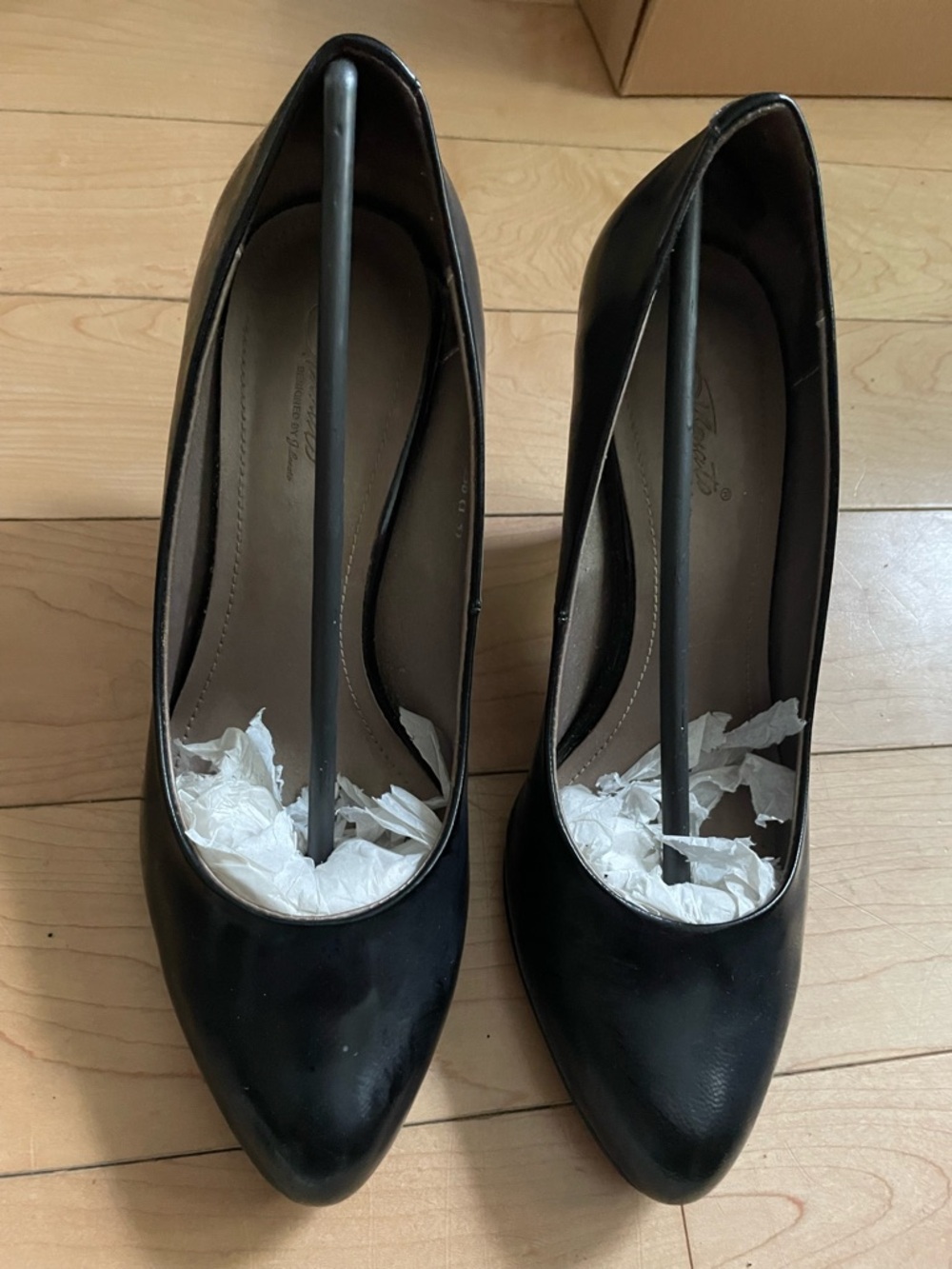 Classic Black Pointed-Toe Women’s Pumps